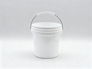 Маленькие пластиковые ведра емкостью 0,5 л с металлической ручкой