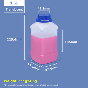 Прозрачные квадратные пластиковые бутылки с широким горлышком емкостью 1500 мл и синей крышкой